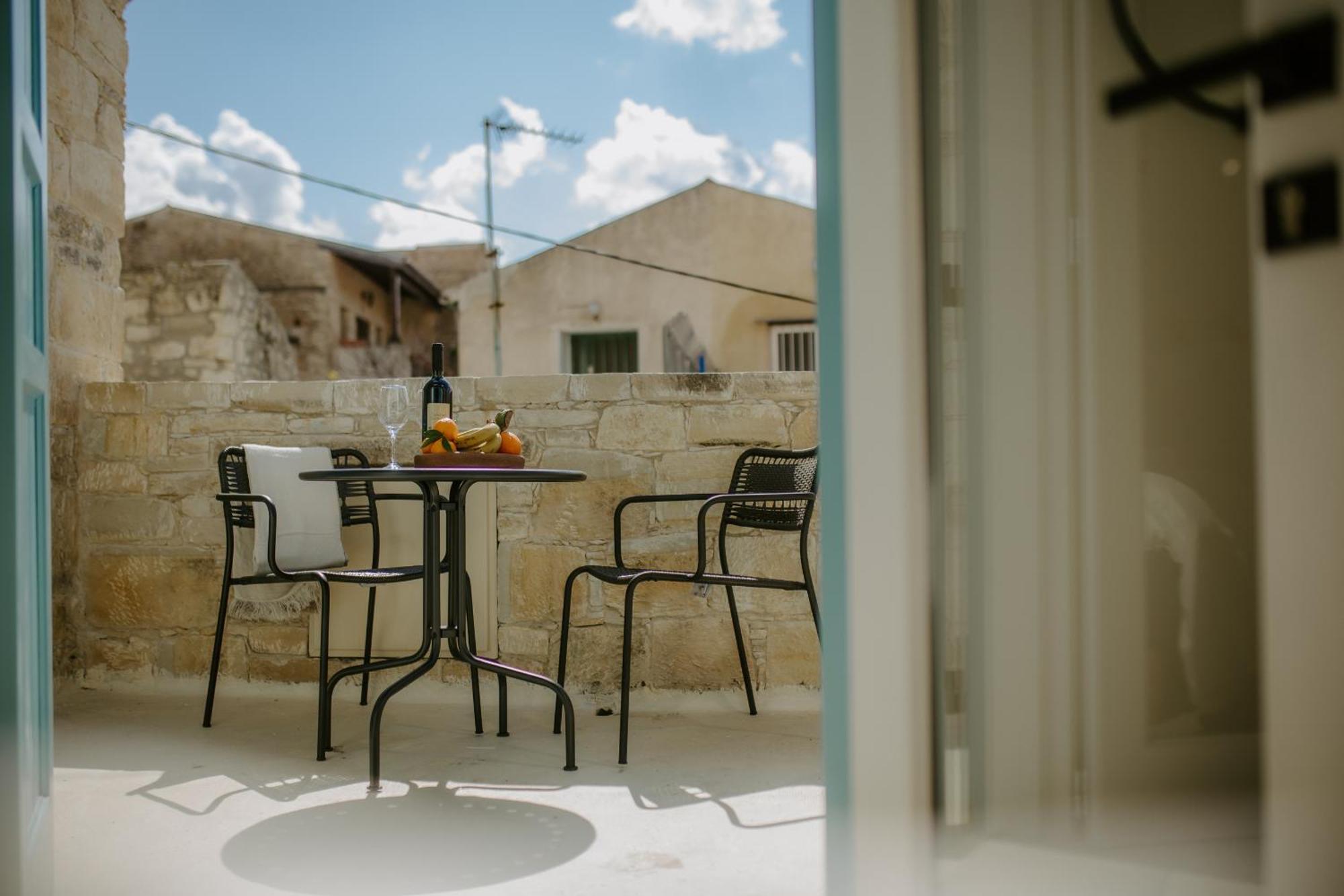 לימסול Smaragda'S Guest Rooms מראה חיצוני תמונה