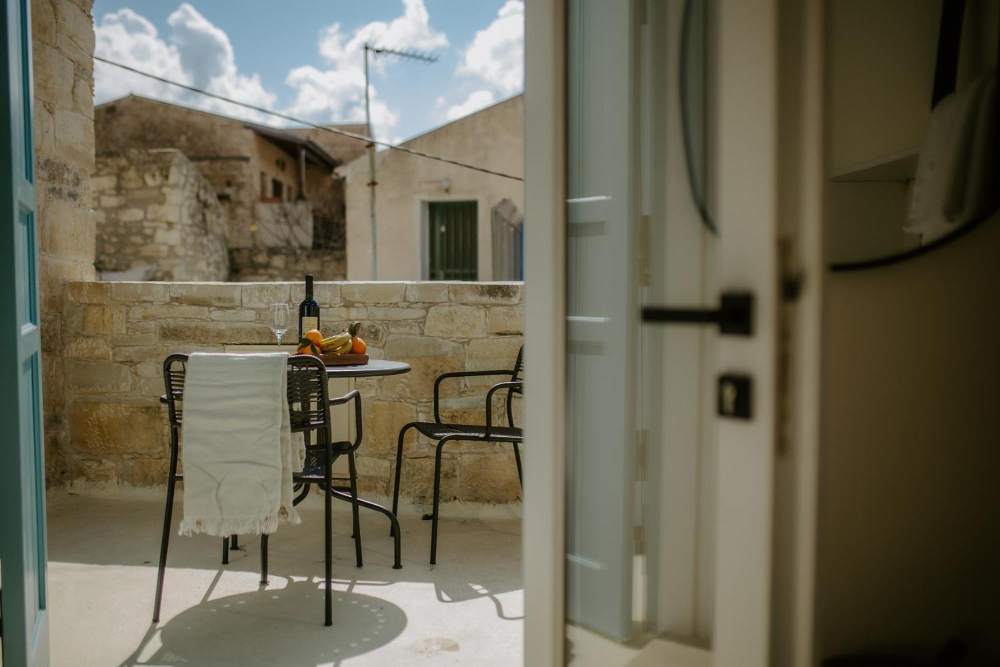 לימסול Smaragda'S Guest Rooms מראה חיצוני תמונה